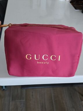 Brand New GUCCI Pouch Fuchsia dark pink  Cosmetic Bag w/ Gold Accents Gucci